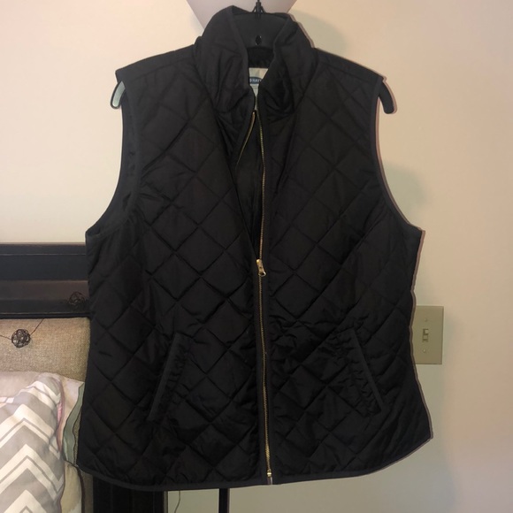 thin black puffer vest